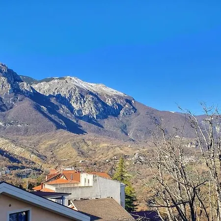 Authentic Village Townhouse With Mountain Views *