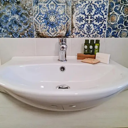 Authentic Village Townhouse With Mountain Views *