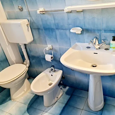 Dom wakacyjny Authentic Village Townhouse With Mountain Views *