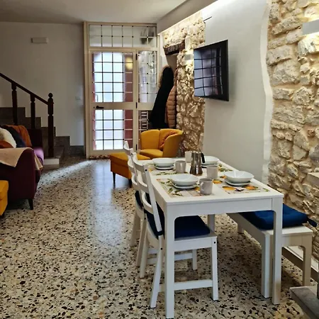 Authentic Village Townhouse With Mountain Views Holiday home Palombaro