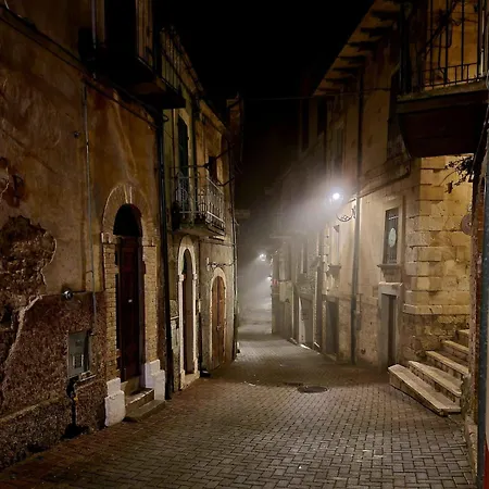 Casa de Férias Authentic Village Townhouse With Mountain Views Palombaro