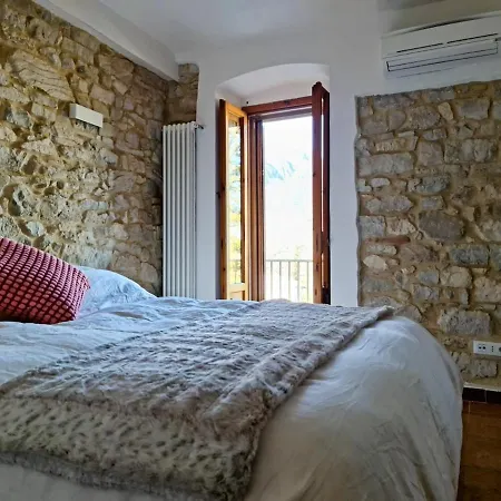 Authentic Village Townhouse With Mountain Views Holiday home *