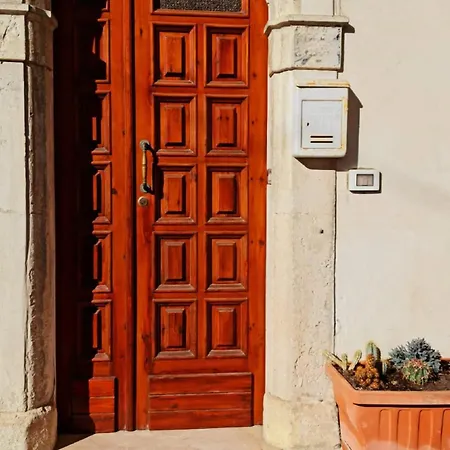 Authentic Village Townhouse With Mountain Views