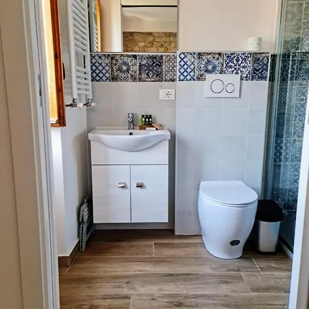 Authentic Village Townhouse With Mountain Views Dom wakacyjny *