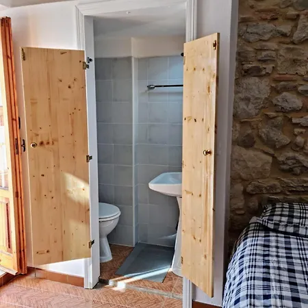 Dom wakacyjny Authentic Village Townhouse With Mountain Views *