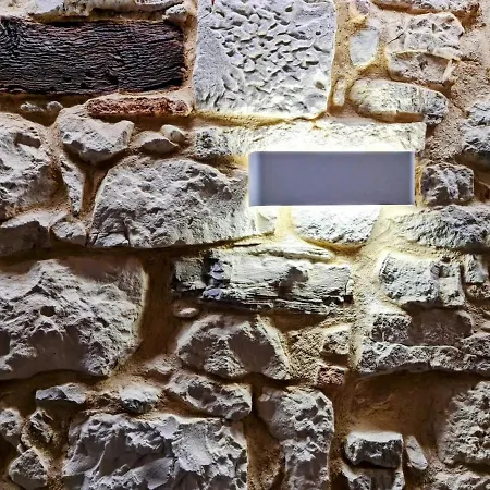 Dom wakacyjny Authentic Village Townhouse With Mountain Views *