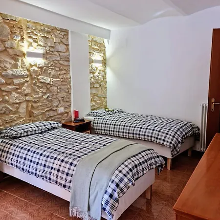 Dom wakacyjny Authentic Village Townhouse With Mountain Views