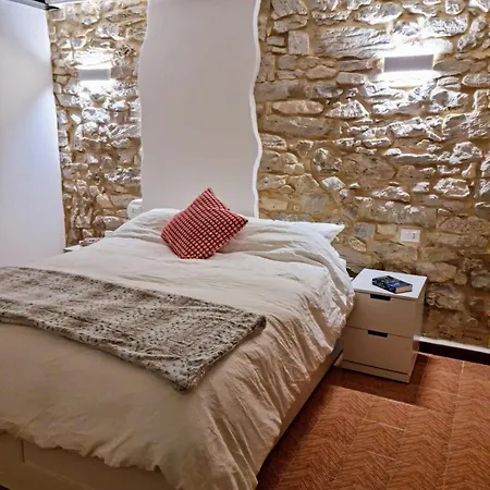 Authentic Village Townhouse With Mountain Views