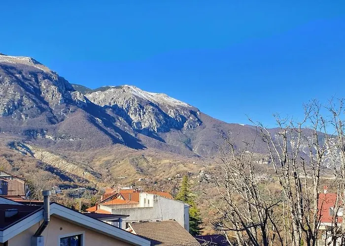 Authentic Village Townhouse With Mountain Views *