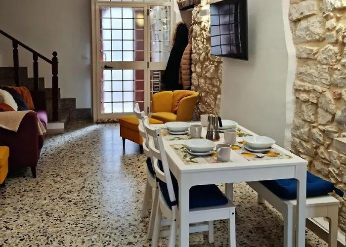 Authentic Village Townhouse With Mountain Views Holiday home Palombaro