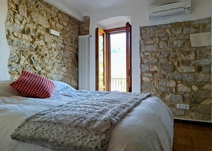 Authentic Village Townhouse With Mountain Views Holiday home *