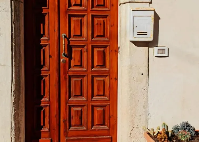 Authentic Village Townhouse With Mountain Views